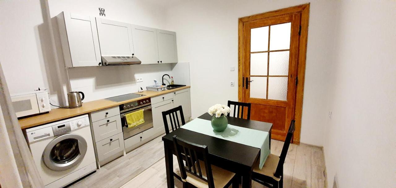Separated Kitchen, Fast Internet Aleja 3 Maja 2M80 Warsaw Exterior photo